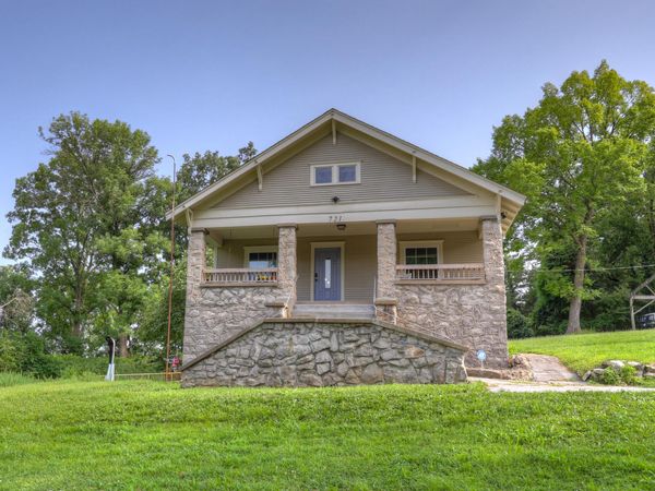 721 W Adams Court , Neosho, MO 64850