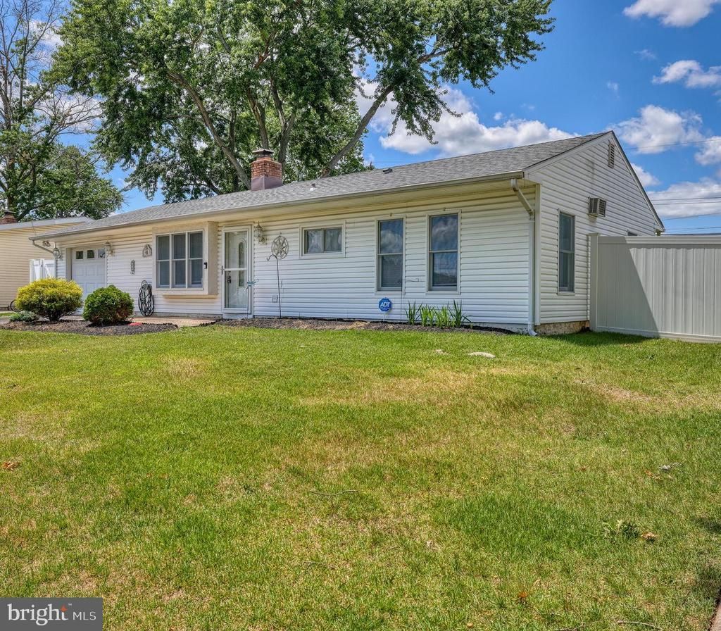 45 CRIMSON KING LANE , LEVITTOWN, PA 19055
