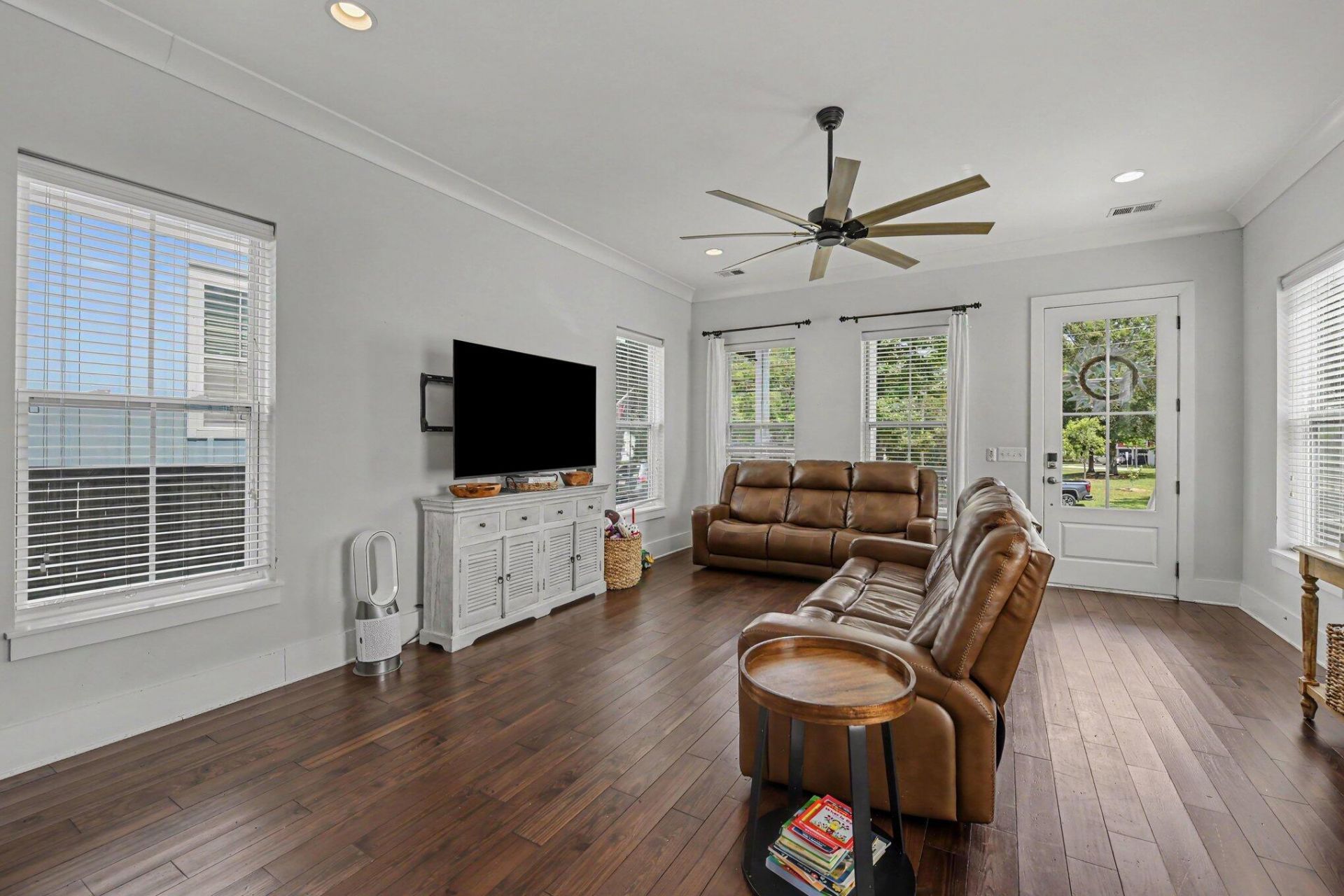 4619 Oakwood Avenue Photo 4