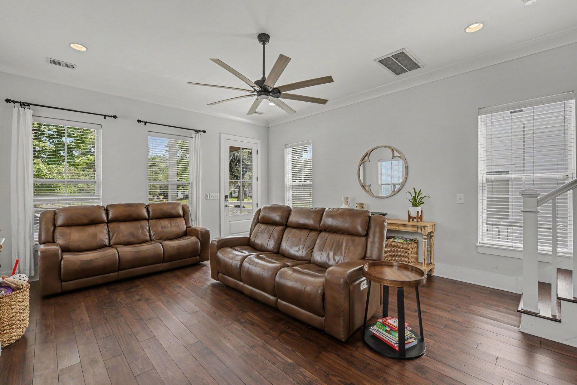 4619 Oakwood Avenue Photo 5