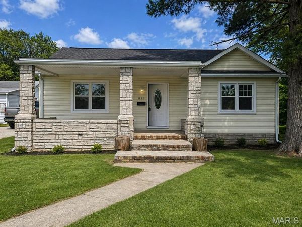 819 Mildred Avenue , Cahokia, IL 62206