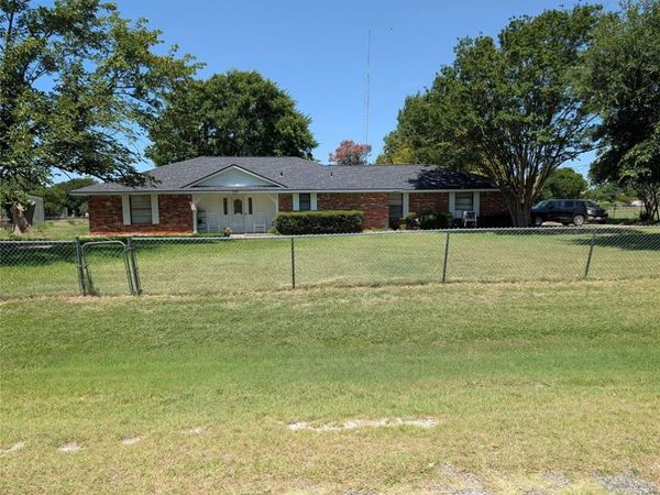 125 Hollie Drive, Red Oak, TX 75154