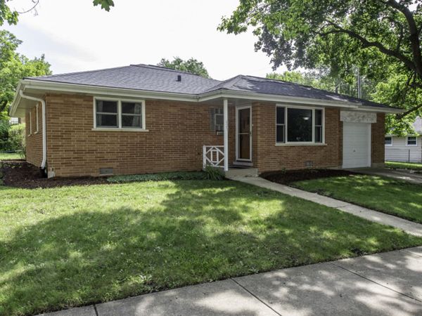 623 Mckinley Avenue , Mundelein, IL 60060