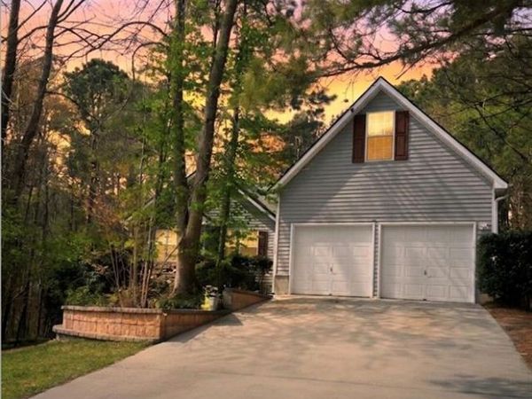 2072 Amberly Crossing Lane , Dacula, GA 30019