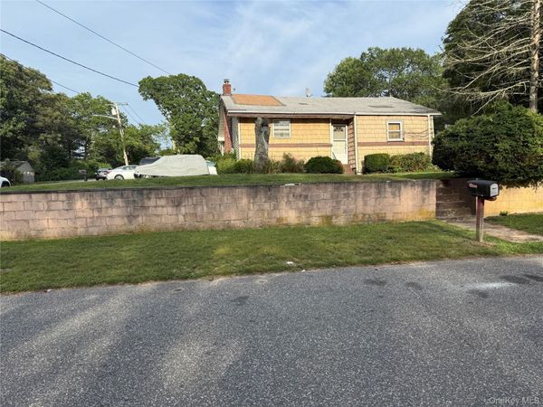 7 Margaret Drive , Coram, NY 11727