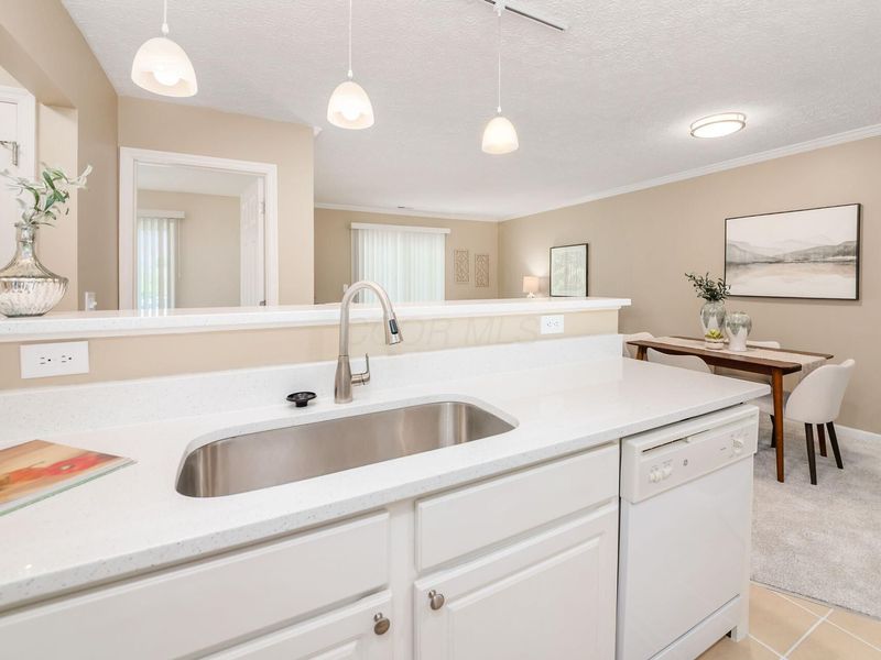 5315 Stonemeadow Avenue, Unit F, Columbus, OH 43220 Photo 12