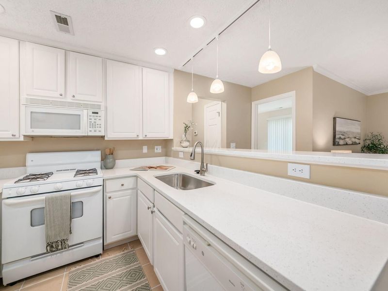 5315 Stonemeadow Avenue, Unit F, Columbus, OH 43220 Photo 13