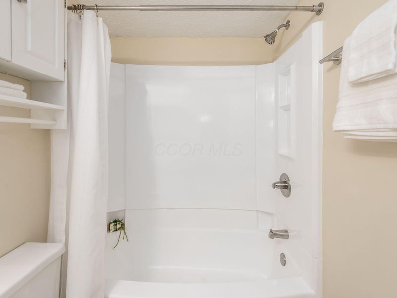 5315 Stonemeadow Avenue, Unit F, Columbus, OH 43220 Photo 17
