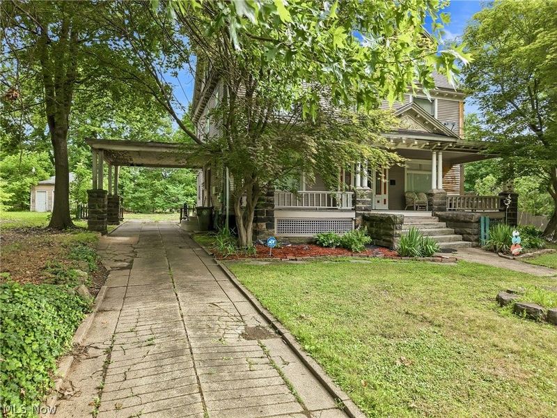 236 N Heights Avenue, Youngstown, OH 44505 Photo 2