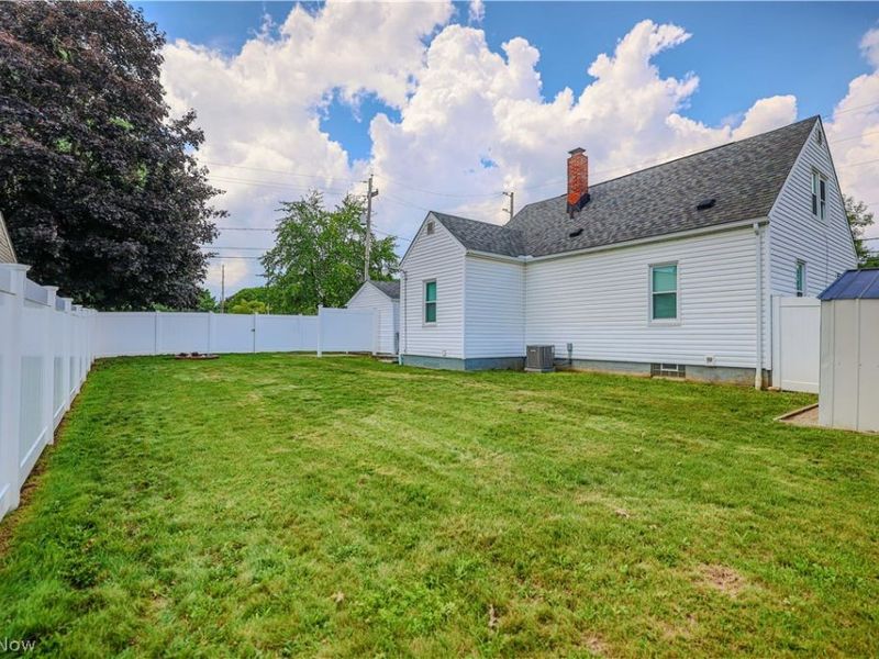492 E Woodsdale Avenue, Akron, OH 44301 Photo 10