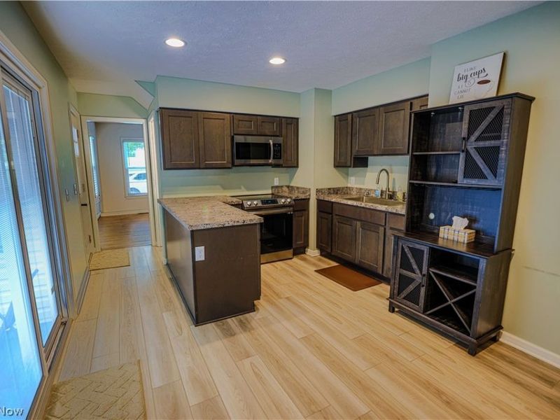 492 E Woodsdale Avenue, Akron, OH 44301 Photo 18