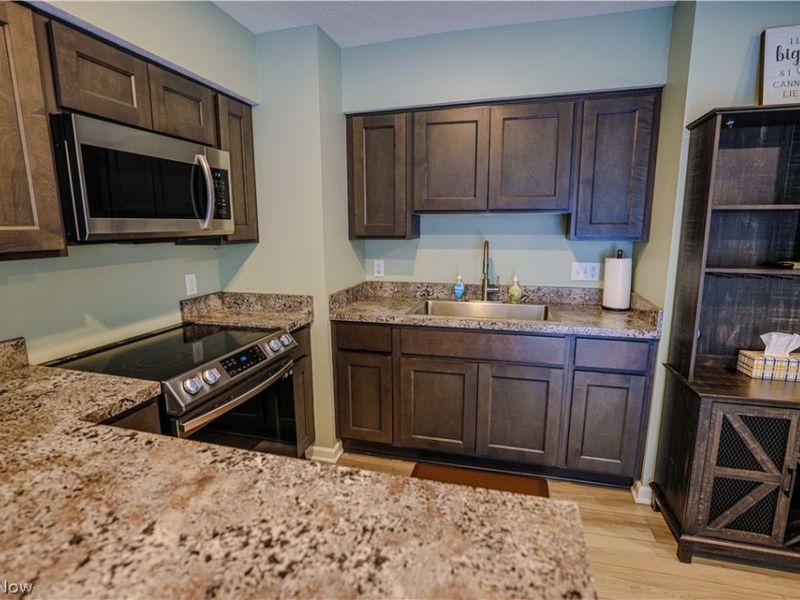 492 E Woodsdale Avenue, Akron, OH 44301 Photo 19