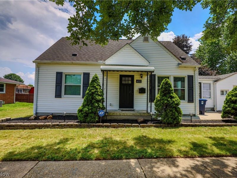 492 E Woodsdale Avenue, Akron, OH 44301 Photo 2