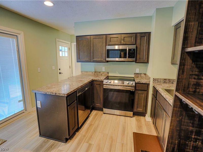492 E Woodsdale Avenue, Akron, OH 44301 Photo 21