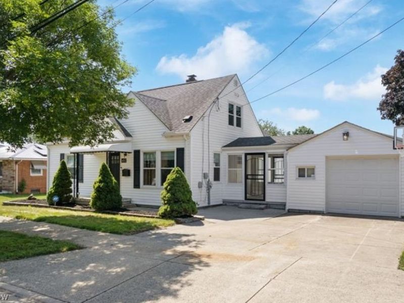492 E Woodsdale Avenue, Akron, OH 44301 Photo 6