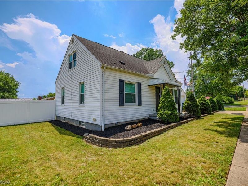 492 E Woodsdale Avenue, Akron, OH 44301 Photo 8