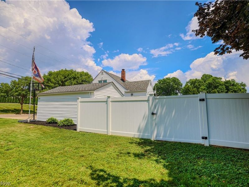 492 E Woodsdale Avenue, Akron, OH 44301 Photo 9