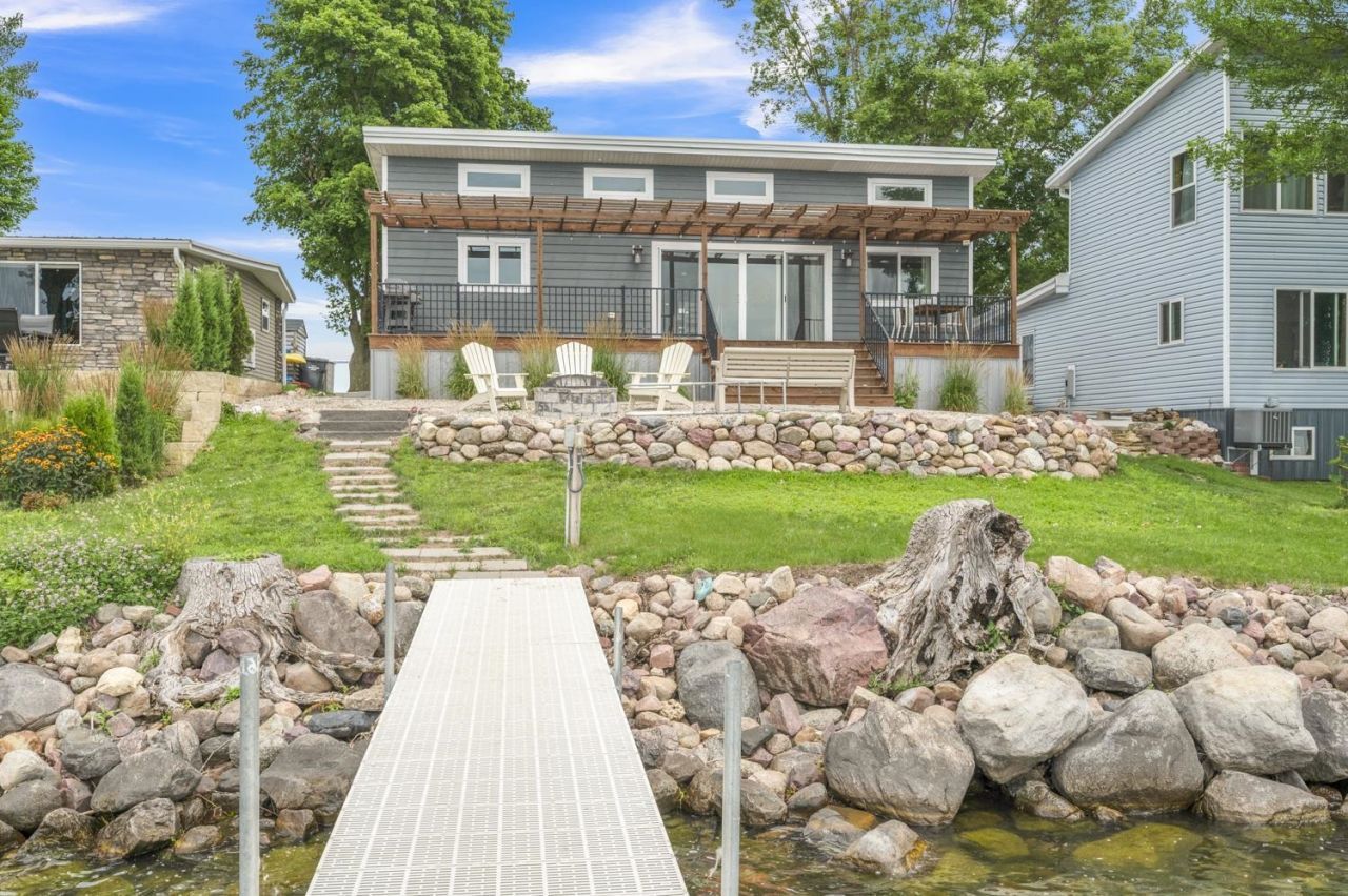 10767 Crowley Avenue , Spirit Lake, IA 51360 Main Photo