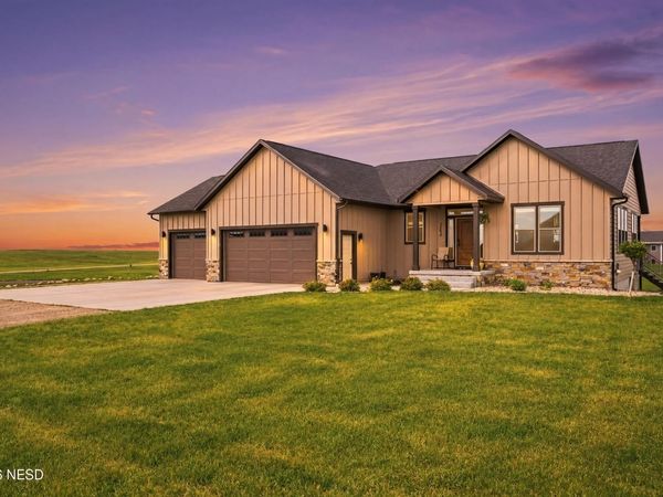 2097 BOULDER RIDGE DRIVE, Watertown, SD 57201
