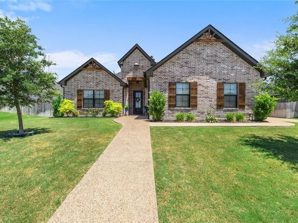 932 Gallant Fox Road, Hewitt, TX 76643
