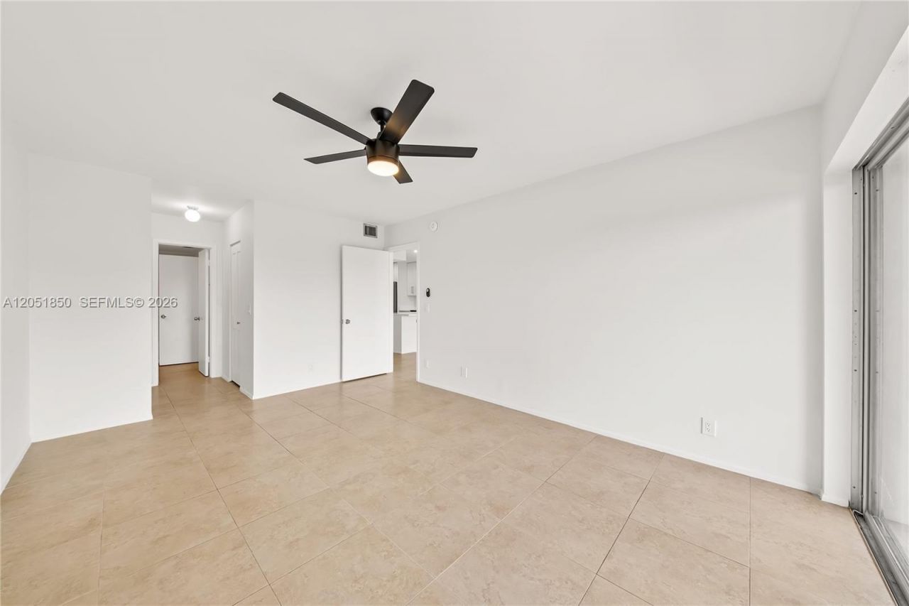 7900 Camino Cir , Unit 406, Miami, FL 33143 Photo