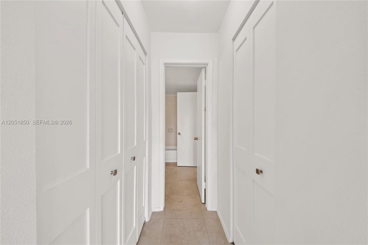7900 Camino Cir , Unit 406, Miami, FL 33143 Photo