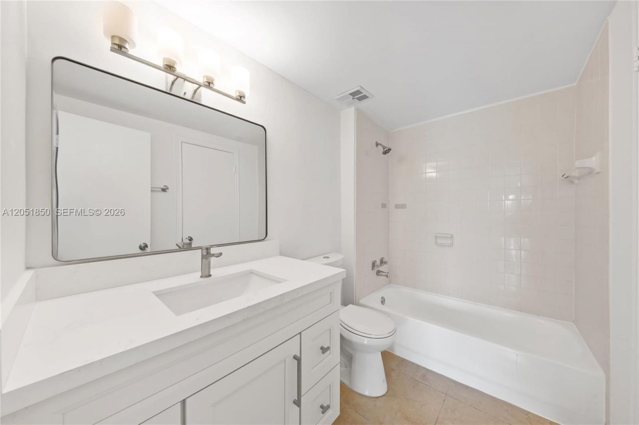 7900 Camino Cir , Unit 406, Miami, FL 33143 Photo
