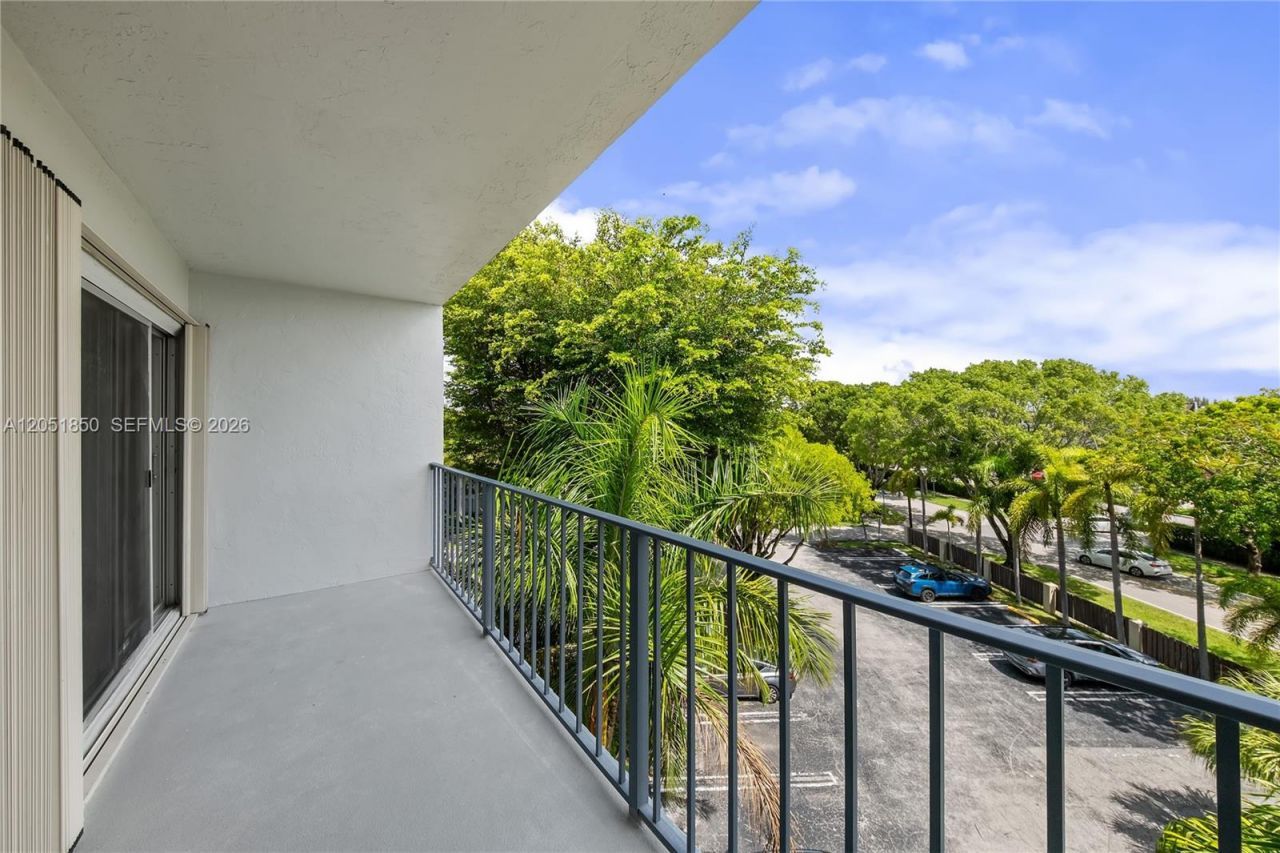 7900 Camino Cir , Unit 406, Miami, FL 33143 Photo