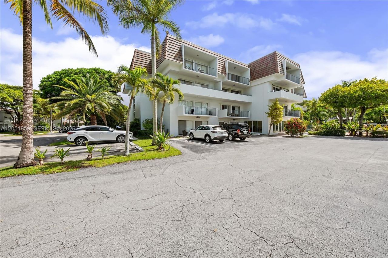 7900 Camino Cir , Unit 406, Miami, FL 33143 Photo