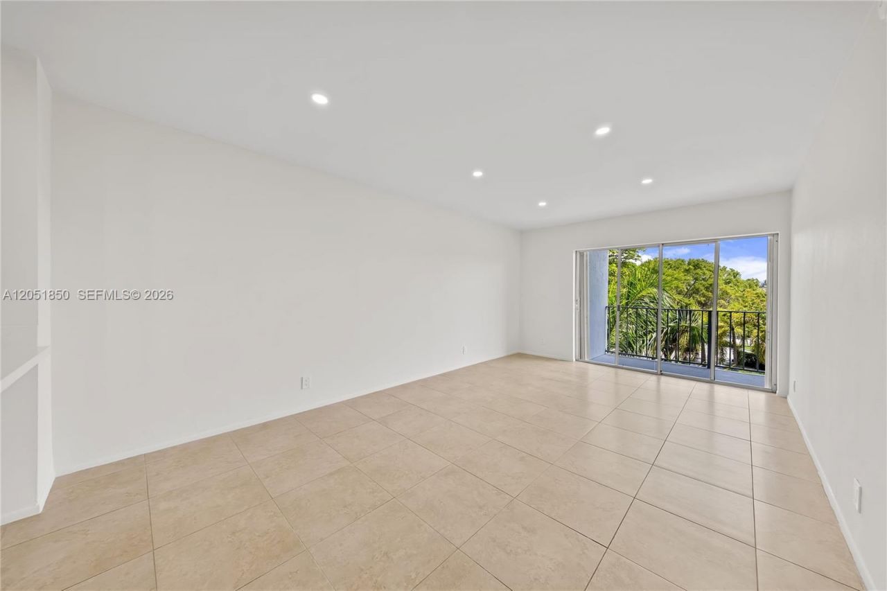 7900 Camino Cir , Unit 406, Miami, FL 33143 Photo