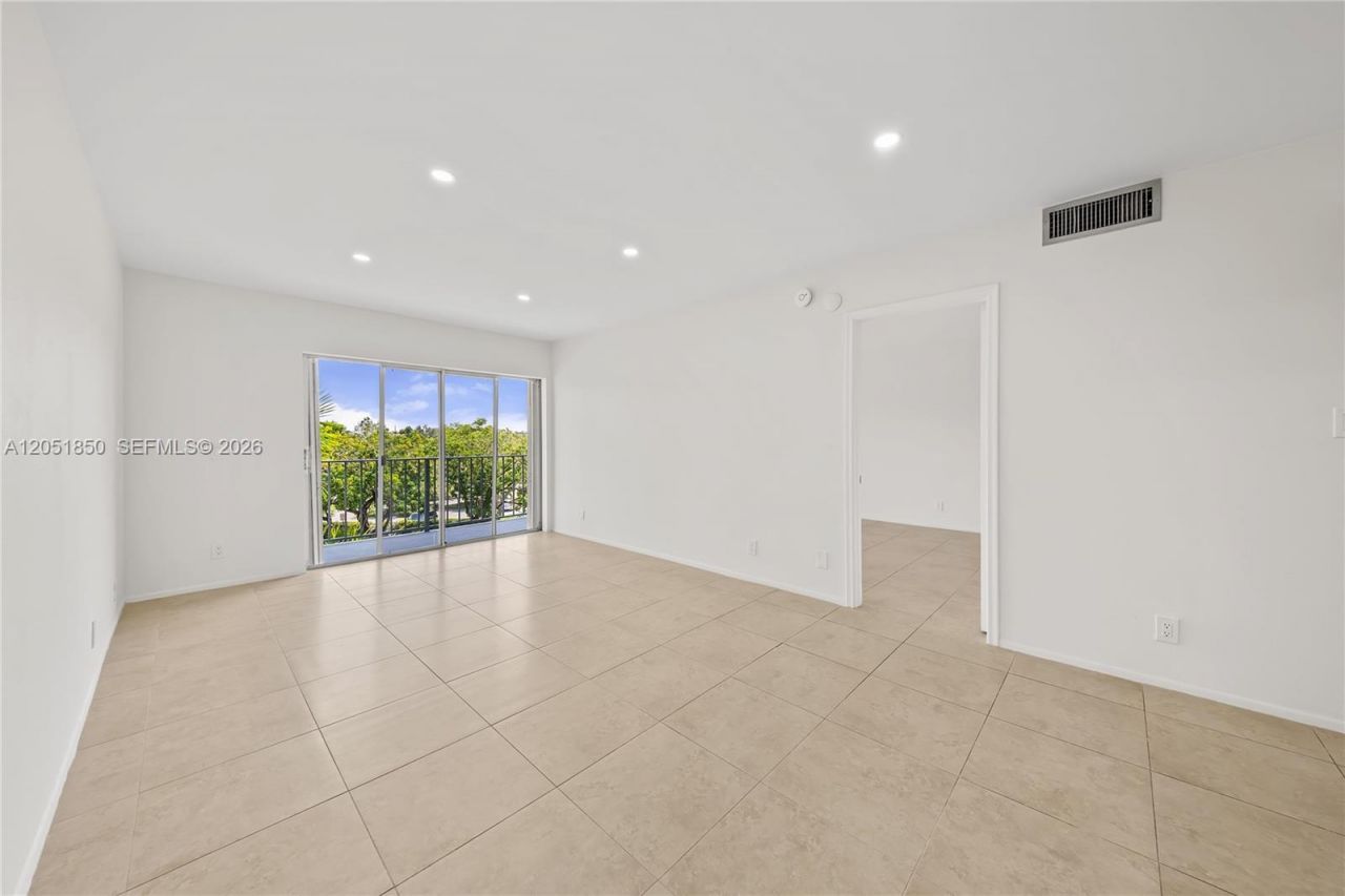 7900 Camino Cir , Unit 406, Miami, FL 33143 Photo