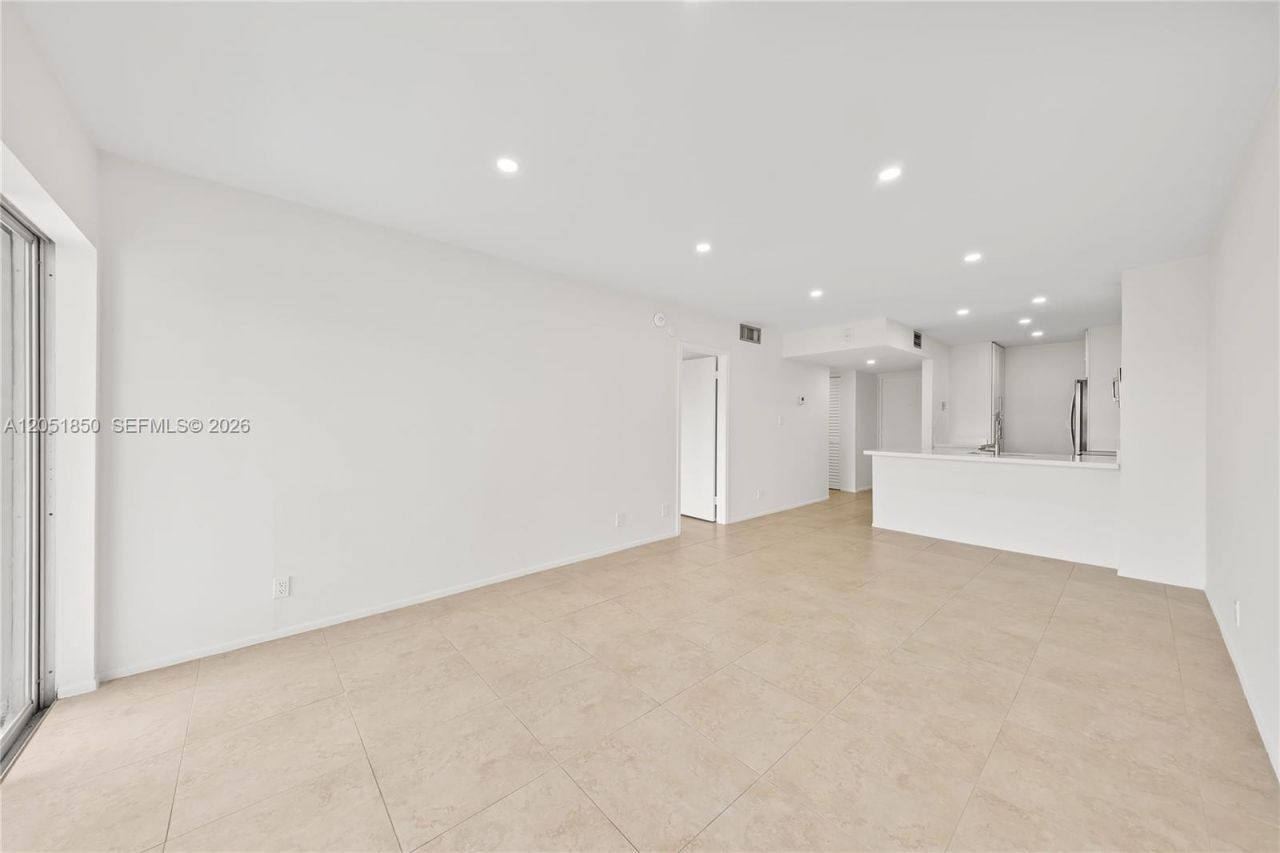 7900 Camino Cir , Unit 406, Miami, FL 33143 Photo