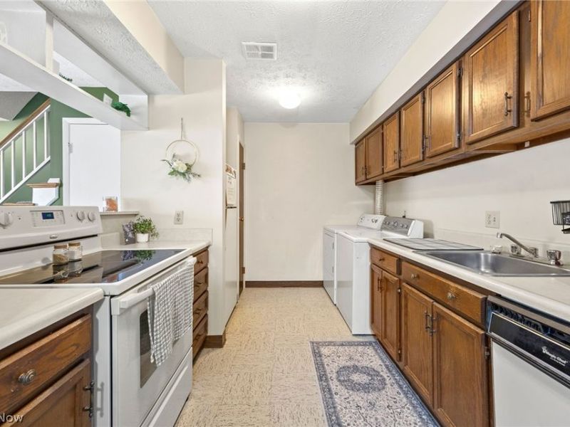277 Canterbury Lane, Unit D-34, Medina, OH 44256 Photo 7