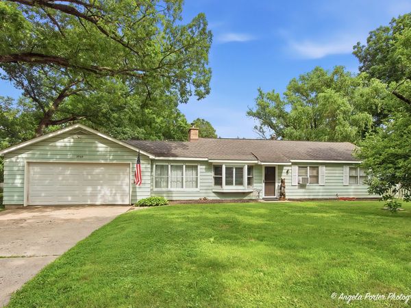 2904 Wooded Lane, McHenry, IL 60051