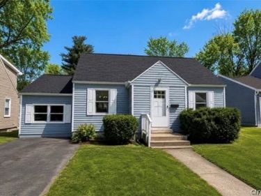 15 Woodlawn Avenue E, Utica, NY 13501