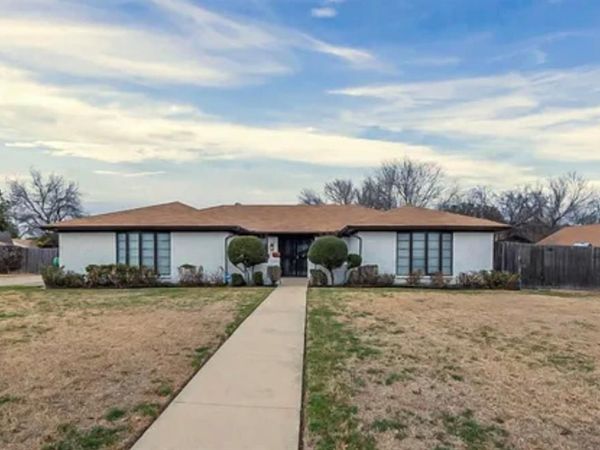 108 Haywood Drive, Benbrook, TX 76126