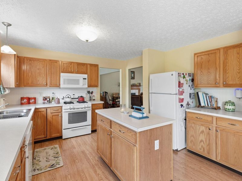 5703 Silver Spurs Lane, Galloway, OH 43119 Photo 13