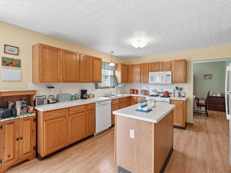 5703 Silver Spurs Lane, Galloway, OH 43119 Photo 14