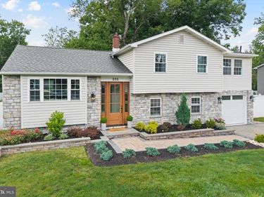 235 VALLEY DRIVE, MORRISVILLE, PA 19067