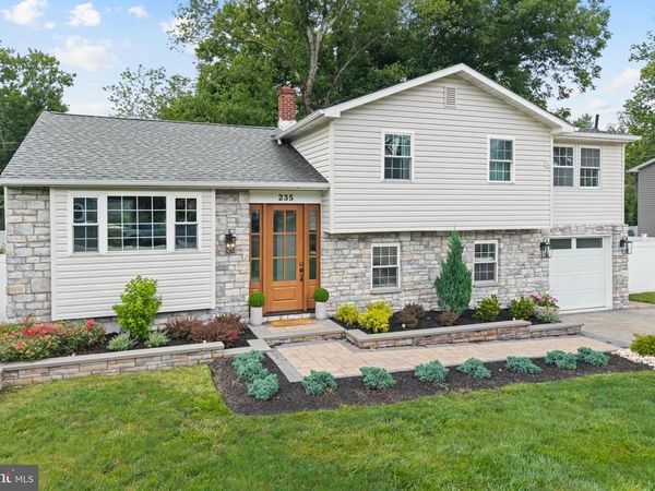 235 VALLEY DRIVE , MORRISVILLE, PA 19067