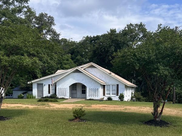 579 Holmesville Road, Jayess, MS 39641