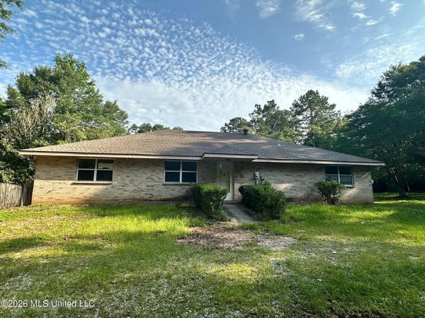 68 Preacher Hill , Picayune, MS 39466