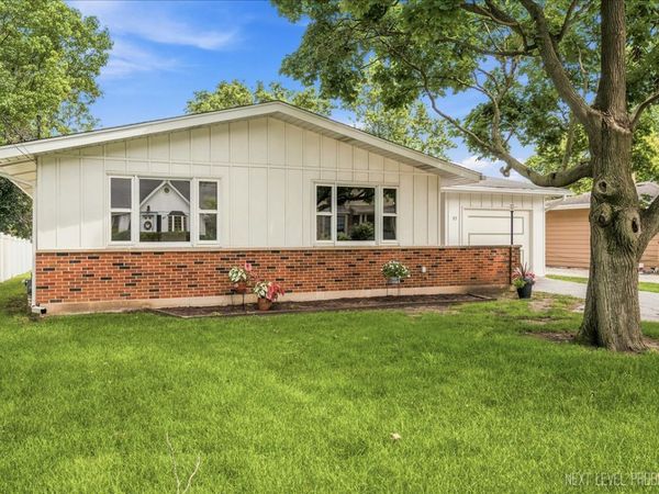77 S Chase Avenue , Lombard, IL 60148