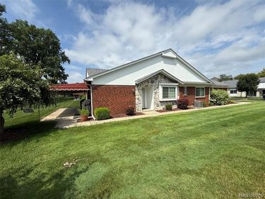 730 Country Club Dr Drive, St. Clair Shores, MI 48082