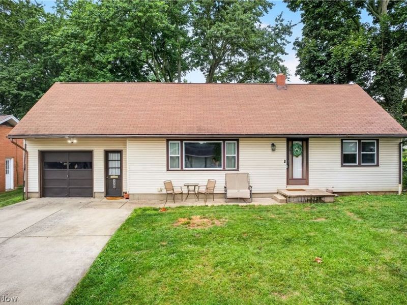 119 Pershing Avenue SE, North Canton, OH 44720 Photo 1
