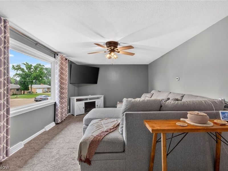 119 Pershing Avenue SE, North Canton, OH 44720 Photo 4