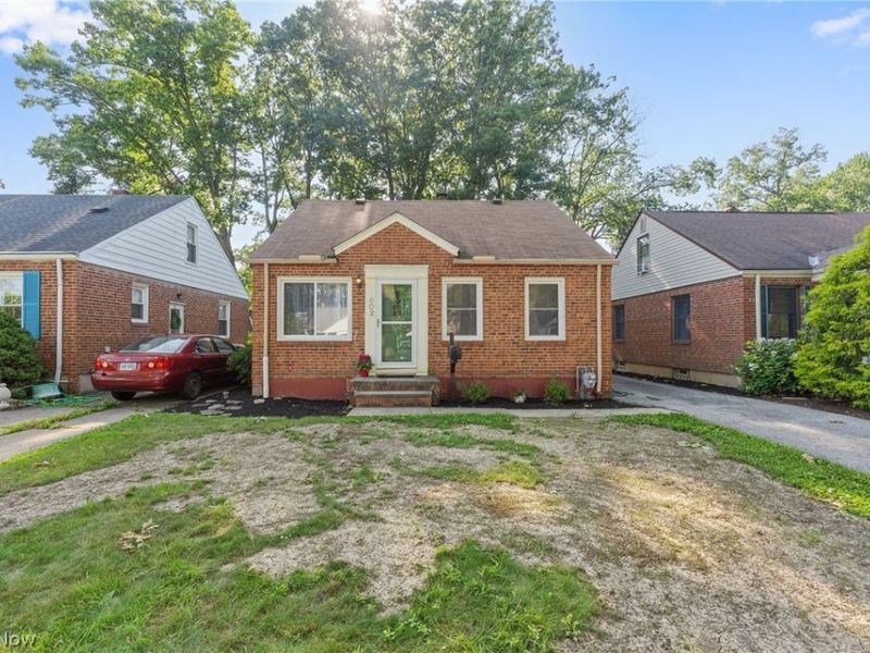 602 Huntmere Drive, Bay Village, OH 44140 Photo 2