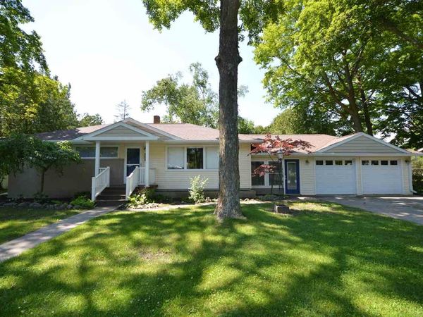 106 Oak Street, Charlevoix, MI 49720