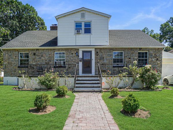 143 S Montgomery St , Valley Stream, NY 11580