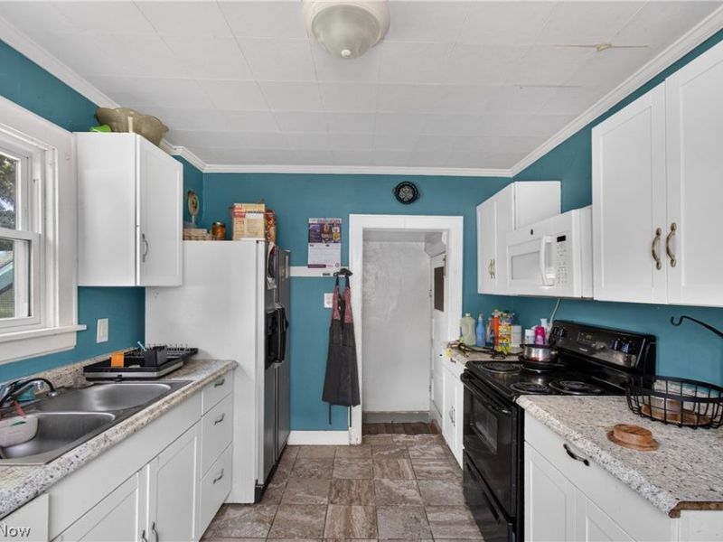 978 Wooster Road, Barberton, OH 44203 Photo 6
